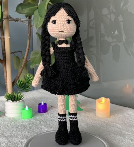 Tiny Things Wednesday Addams Style Handmade Crochet Knitted Doll, Halloween A... - Afbeelding 1 van 7