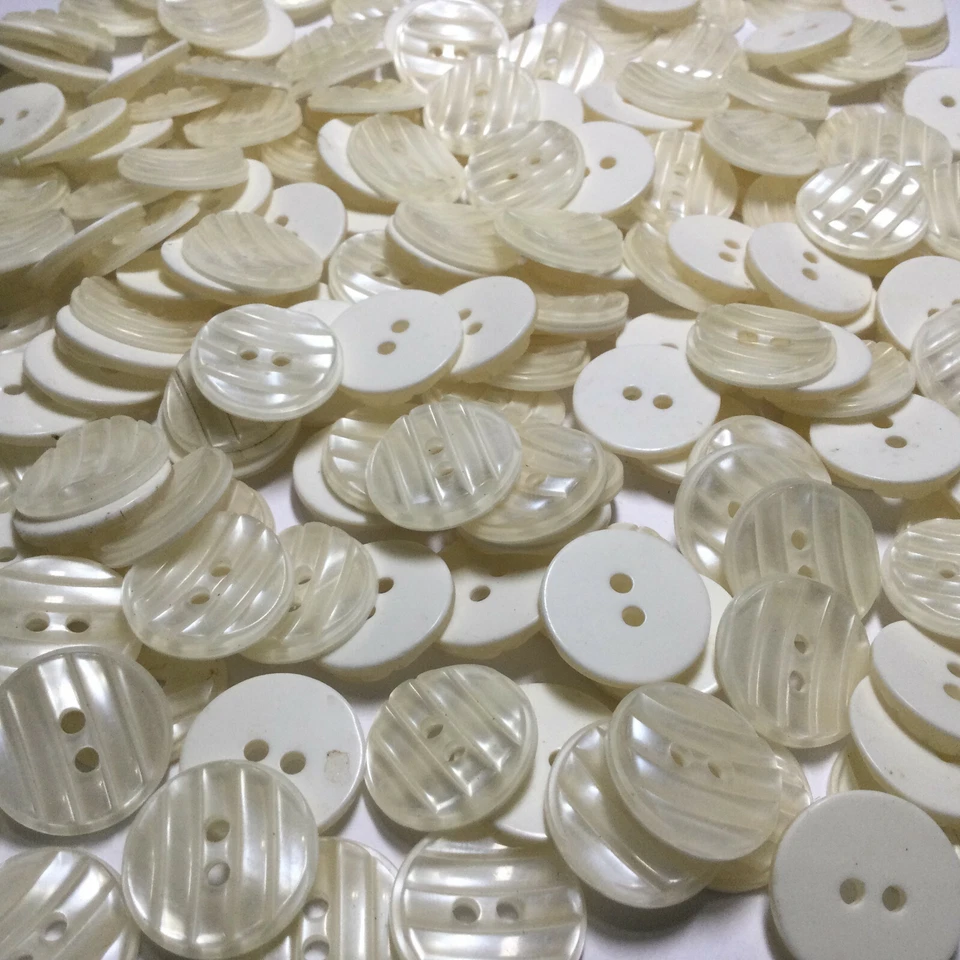 Botón de diseñador "rayas" blanco imitación perla 11 mm 15 mm 18 mm 23 mm 2 orificios Foto 4 de 4