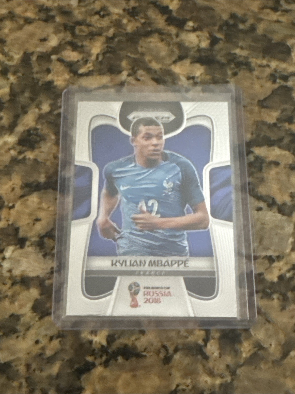 2018 Panini Prizm World Cup - Kylian Mbappe #80 (RC)