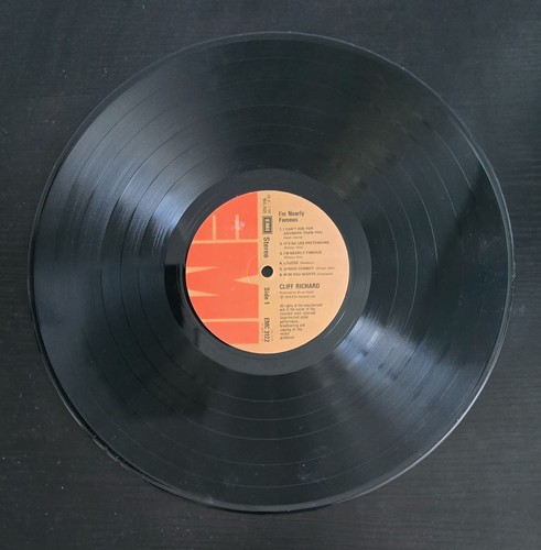 CLIFF RICHARD(THE SHADOWS)" I'M NEARLY FAMOUS "VERY RARE KOREAN EDITION VINYL LP - Picture 3 of 4