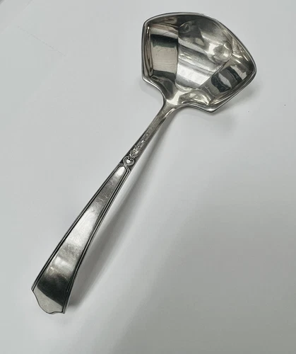 Sterling Silver LUNT CHATEAU GRAVY / SAUCE LADLE 6" . No Mono