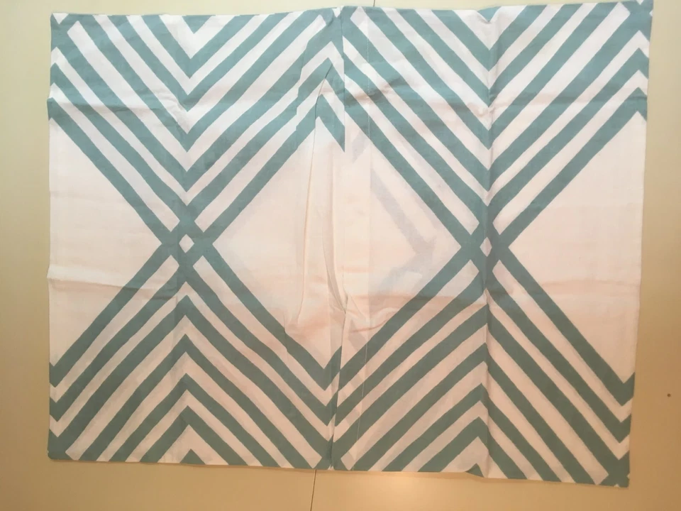 1 farsa estándar de Sumatra espejada Urban Outfitters de Magical Thinking Aqua Ivory Foto 4 de 4