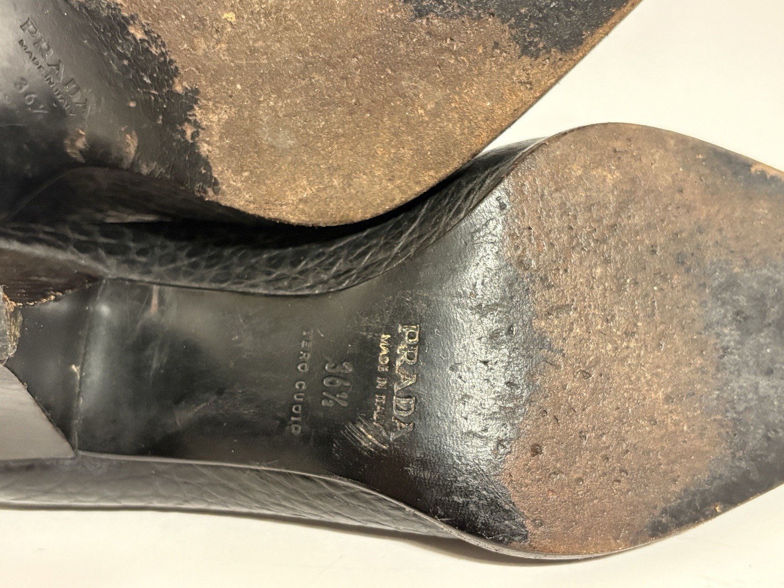 Vtg Prada Black Croc-Embossed Leather Gold Carabiner Heels 36.5 thumbnail 9