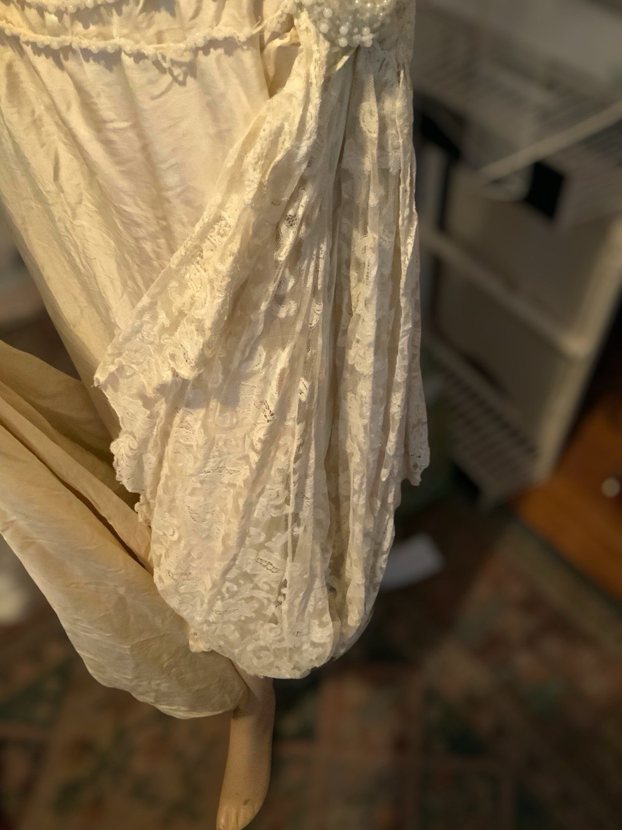 Antique 1920s Creamy Drop Waist Silk Flapper Lace Pearl Wedding Dress Veil View 5