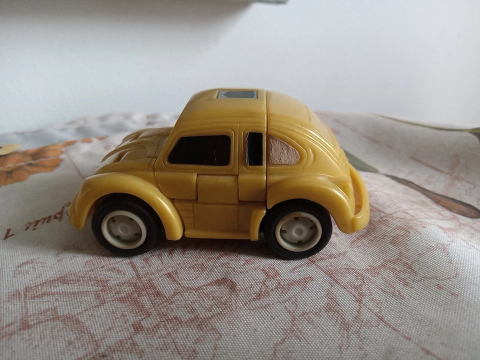 Figura Hasbro Goldbug 1986 G1 Transformers de colección Pull Back Works Bumblebee Foto 3 de 4