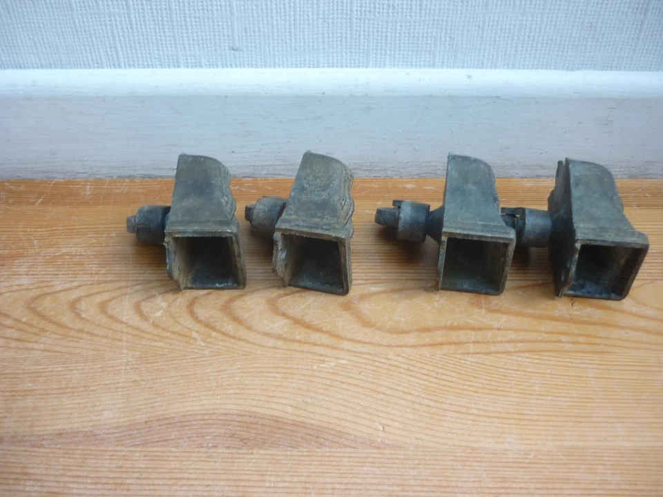 4 pieds à roulette de table , de guéridon forme patte de lion , meuble ancien - Photo 4/4