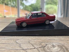 1:43 AUTOart BMW M5 (E28) in red - 55151