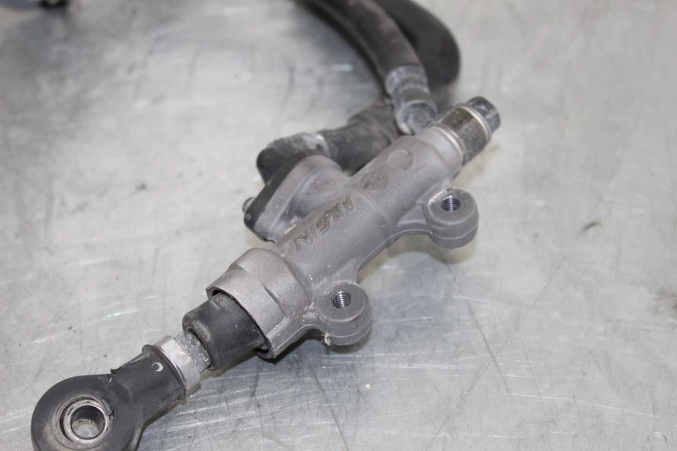 Honda CBR600RR 2003 2004 CBR 600RR OEM pinza trasera línea de cilindro maestro Foto 3 de 4