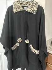 Le Moda Black Fleece Faux Fur Collar Cape Poncho Jacket Pockets Womens Os