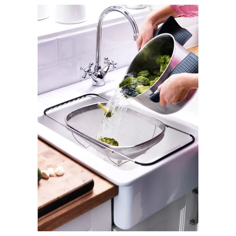 Colander sink outlet