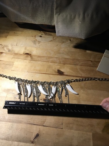 SILBERFARBENE ERICA LYONS ACRYLPERLEN und Stacheln MULTI KETTE HALSKETTE gefälschter Zahn - Bild 9 von 13