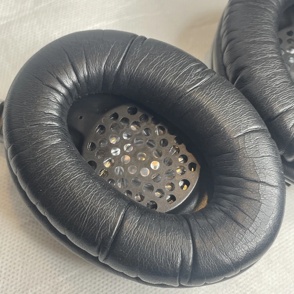 The Sharper Image Quiet Place Noise Cancelling Wired Headphones in Case w Extras - Image 4 of 4