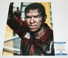 ACTOR MARK WAHLBERG SIGNED 'DEEPWATER HORIZON' 11x14 MOVIE PHOTO BECKETT BAS COA