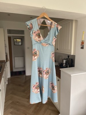 Absolutely Stunning Paul Smith Flutter Sleeve Wedding Guest Dress BNWT Size 6 | eBay Absolutely Stunning Paul Smith Flutter Sleeve Wedding Guest Dress BNWT Size 6 | eBay