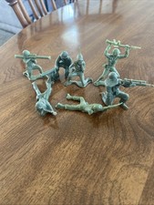 15 Vintage Plastic Cowboy/Indian And Infantry Military Solider Army Men