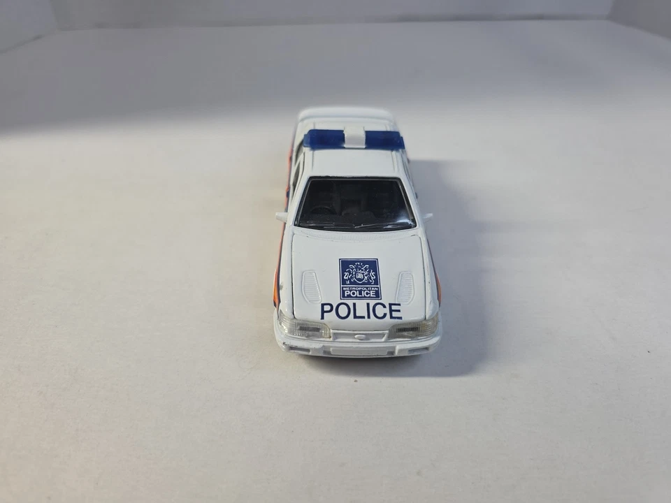 Corgi 91870 Metropolitan Police Ford Sierra Sapphire RS Cosworth AW889 - Image 4 of 4