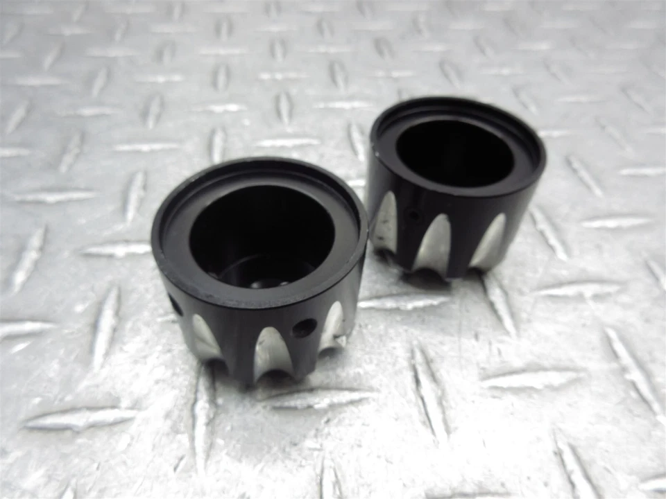 2017 Harley Davidson FLHTK 超限量前轴螺栓销盖装饰一对 — 第 3/4 张图片