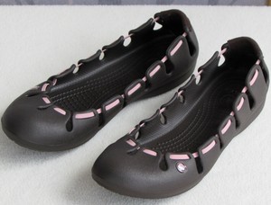 7-Crocs-Women-Black-Rubber-Pink-Ribbon-Slip-On-Ballet-Flat-Sandal-Shoe