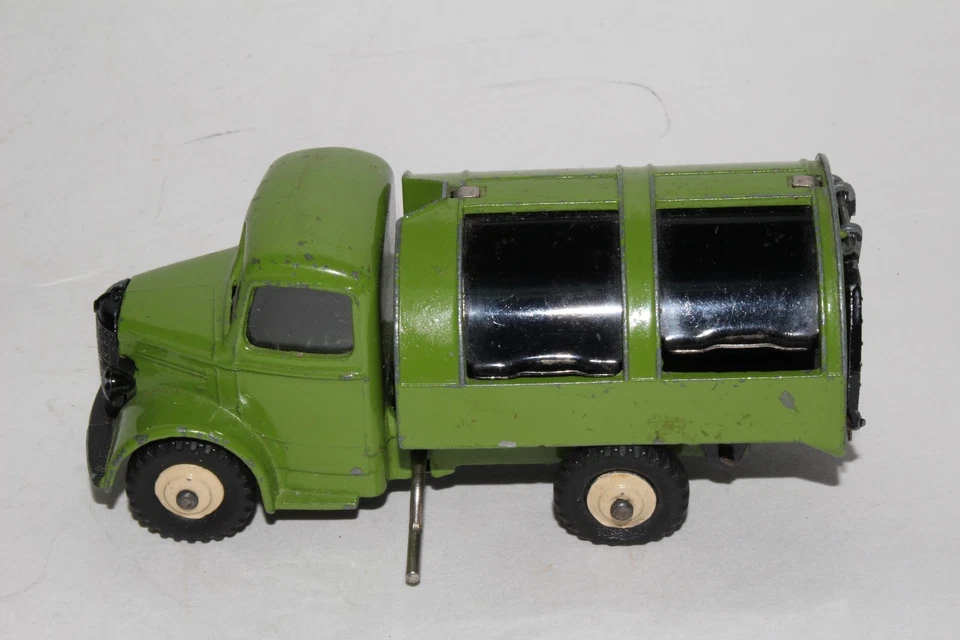 Camión de basura Dinky #252 Bedford años 50, verde con puertas negras, original Foto 4 de 4
