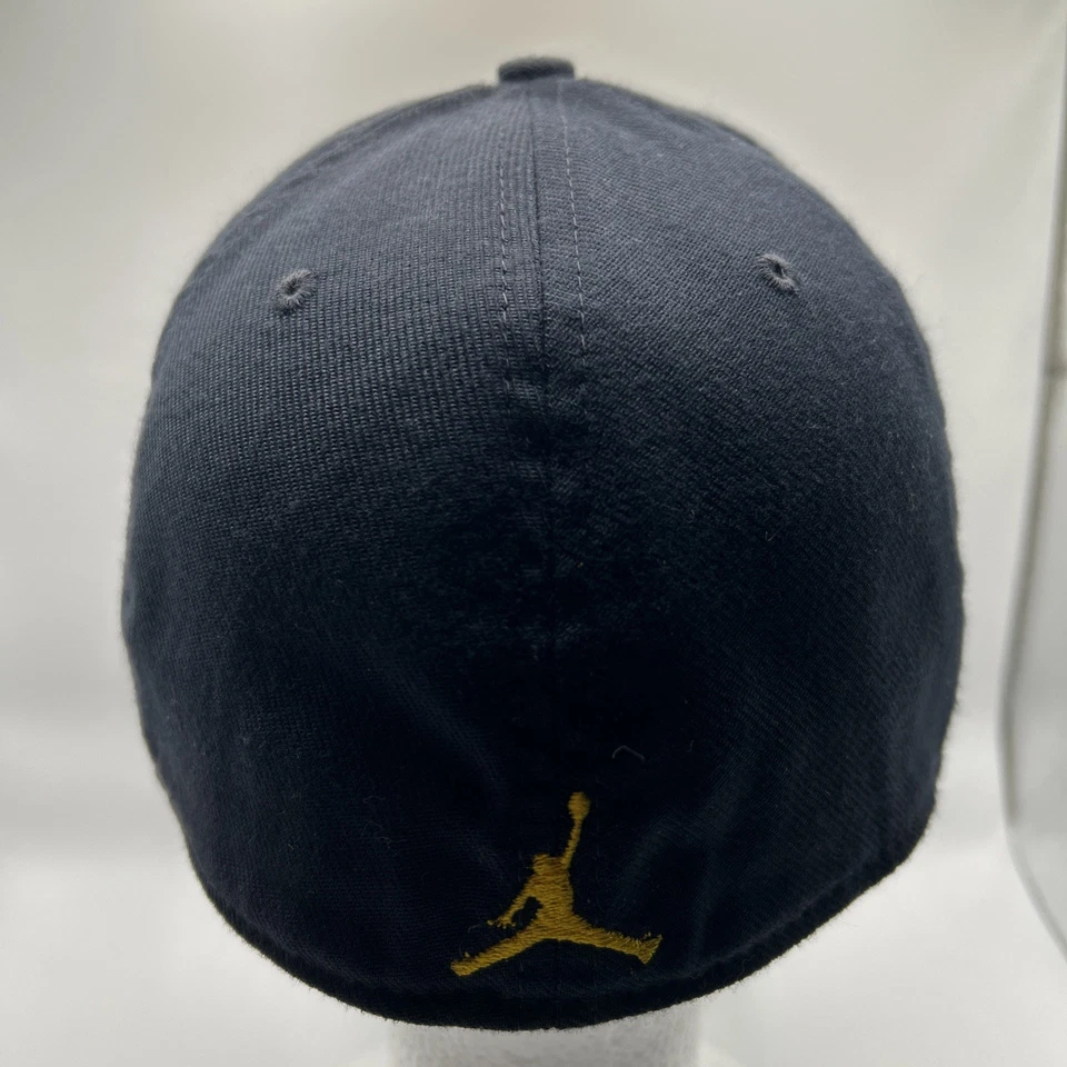 Gorra ajustada Jordan Jumpman Michigan Wolverines Dri-Fit M/L azul marino Foto 3 de 4