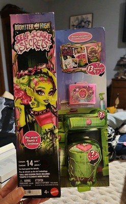 Monster High Self-Scare Secrets Venus McFlytrap Doll and Accessories Set