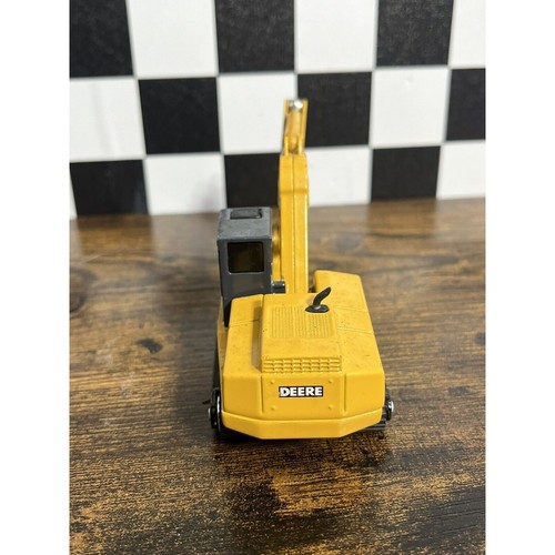 John Deere ERTL Excavator Diecast - Yellow - Picture 7 of 10