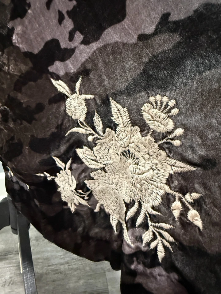 Johnny Was Santal Camuflaje Terciopelo Kimono Bordado Plumero Talla 2XL Mezcla Seda Foto 3 de 4