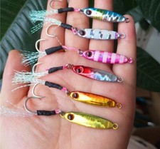 MICRO METAL JIG ARTIFICIALE MINNOW CON ASSIST 5,5GR SPINNING MARE LAGO, 6 COLORI