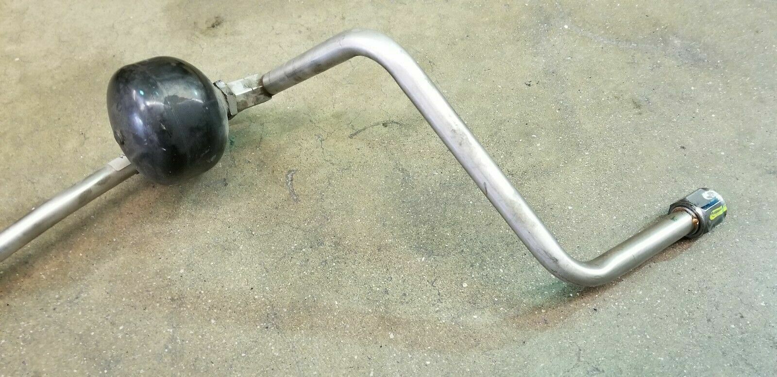 MCLAREN MP412C REAR RIGHT SHOCK ABSORBER OIL LINE PIPE ACCUMULATOR OEM