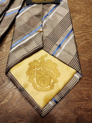 DONALD J TRUMP Signature Collection Tie Original Gold Bar Diamond Silk Crest - Picture 3 of 4