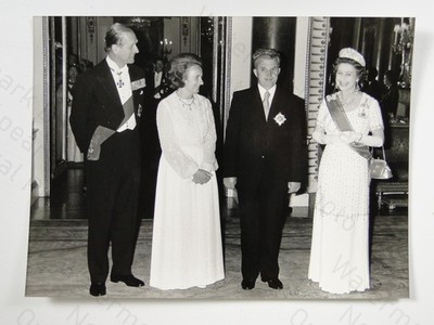 Queen Elizabeth II & Philip Nicolae Elena Ceausescu Buckingham Palace 1978 Photo