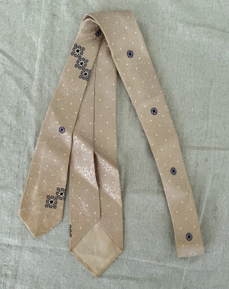 Corbata de Colección Wilson Brothers Yellowstone Rubor Rosa Estampado Geométrico Foto 2 de 4