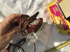 VINTAGE 60 jouet petit fer a repasser électrique  dans sa boîte  non testé 