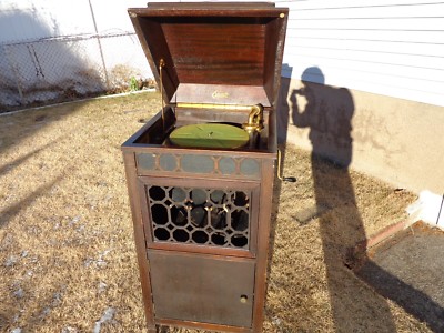ANTIQUE VINTAGE EDISON S 19 DIAMOND DIC PHONOGRAPH WITH ONE ORIGINAL RECORD