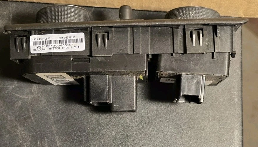 Interruptor de luz cúpula farol 2007-2014 Chevy Tahoe GMC Yukon Denali fabricante de equipamento original 25810643 - Imagem 2 de 4