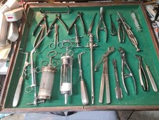 OUTILS CHIRURGICAUX 50 OUTILS NEUFS ACHETES AU FILS DU FABRIQUANT COLLECTION
