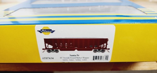 Santa Fe RR 40' OB 4 Bay Ballast Hopper MOW 4 CAR SET Athearn 7634 HO - Picture 4 of 4