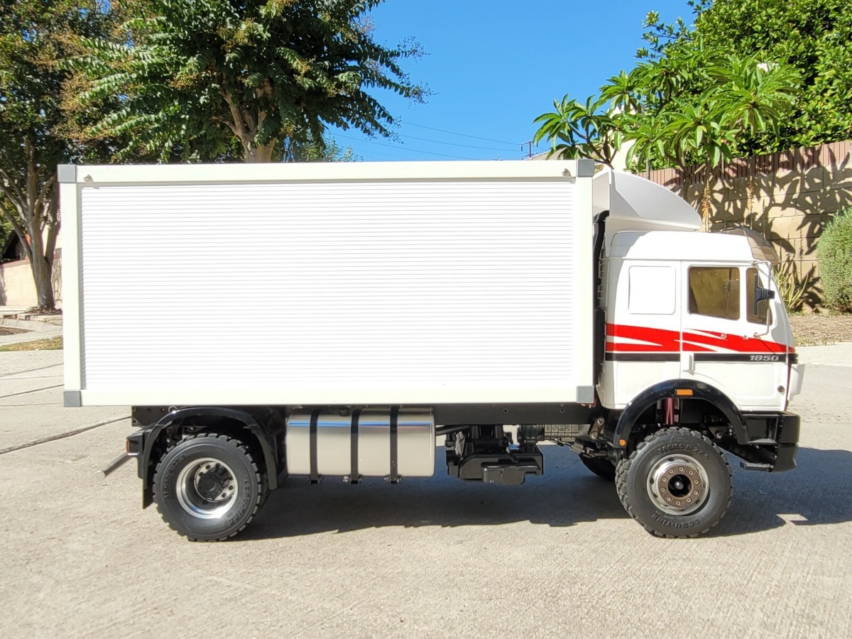 Custom 4x4 Tamiya 1/14 RC Mercedes Benz 1850L Delivery Truck