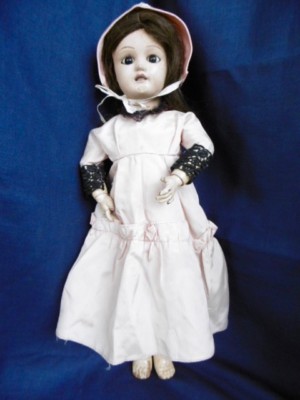 Tres Ancien Poupee en COMPOSITION , 50 cm belle