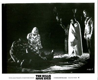 THE HILLS HAVE EYES : 1 Original-US-Pressefoto(20x25cm) WES CRAVEN (REGIE) -9-