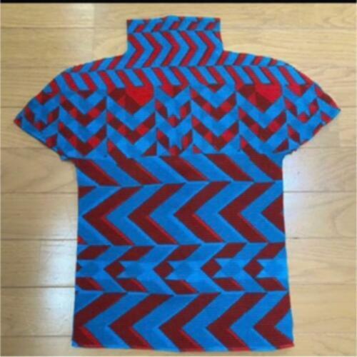 Pleats Please by Issey Miyake 2007 Rainbow Logo Top Size 3 Pleats Please by Issey Miyake 2007 Rainbow Logo Top Size 3
