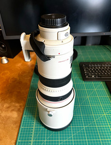 Canon EF 300mm f/2.8L IS USM Telephoto Lens Auto & Manual Focus