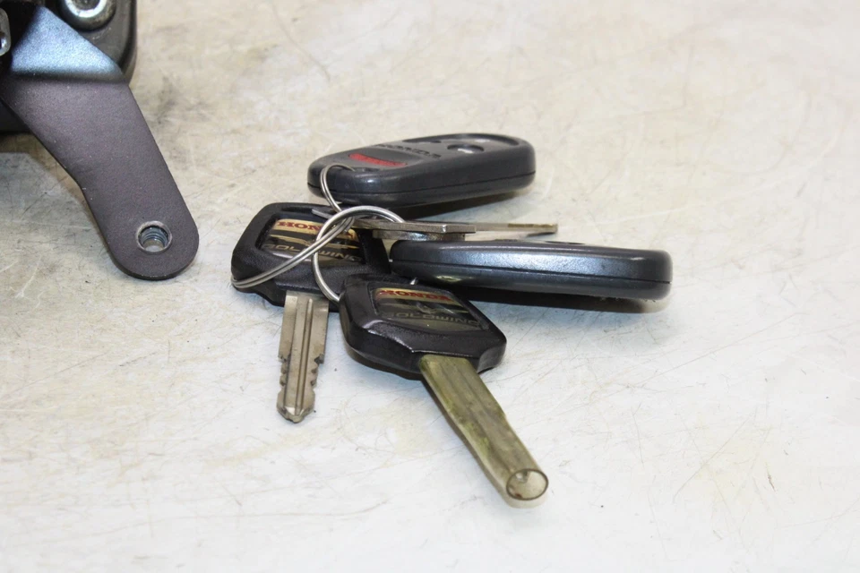 06-10 CERRADURA DE ENCENDIDO HONDA GOLDWING 1800 GL1800 OEM CON LLAVE Foto 3 de 4