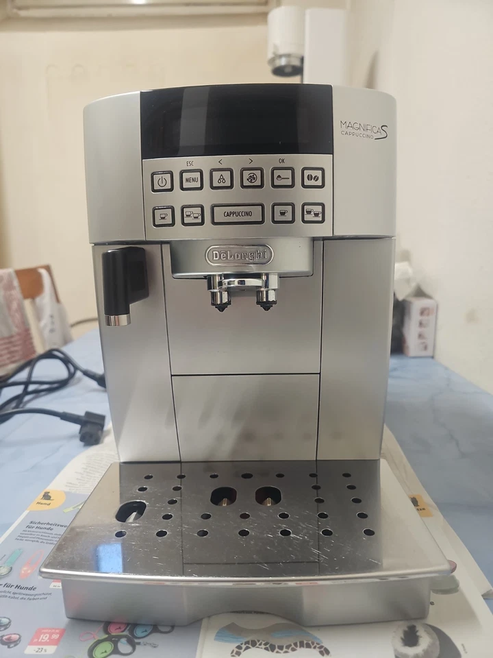 DeLonghi Magnifica Start ECAM220.22.GB Kaffeevollautomat - Grau/Schwarz, Foto 1 von 4