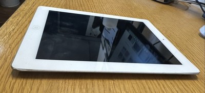 Apple iPad (3rd Generation) A1416 64 GB Wi-Fi 9.7 In White Good