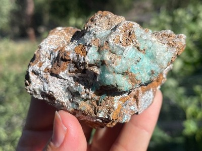Aurichalcite, Hemimorphite, Calcite, etc. Cerro Gordo Mine, Inyo Co., California