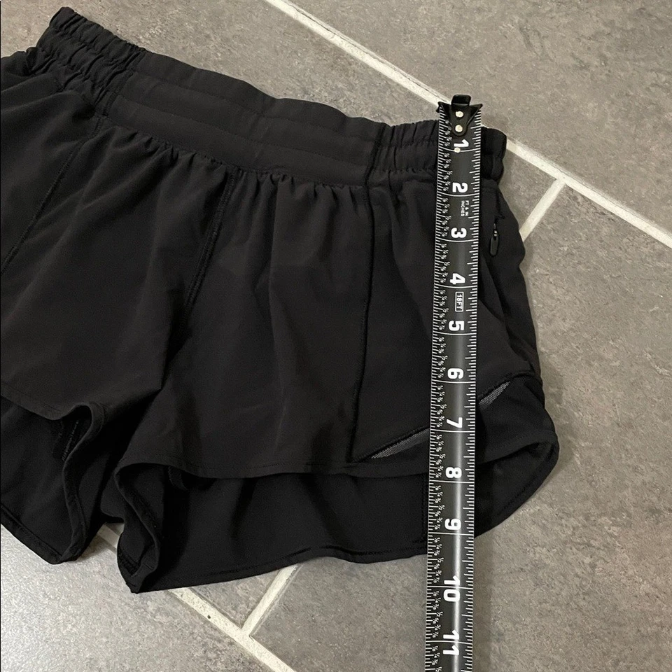 Lululemon Hotty Hot Short II *2.5" size 4Black - image 4 of 4