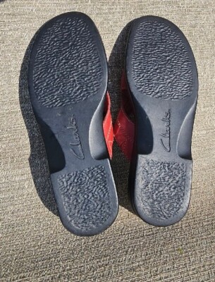 バイイー Clarks Red Leather Sandals Slip On Slides 37375 Women's Lady 8 M