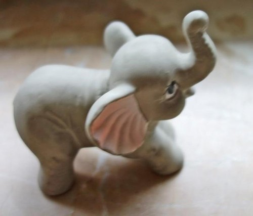 *Elefant aus Gilde Porzellan Keramik Handarbeit mit rosa Ohren Glücksbringer - Bild 2 von 9
