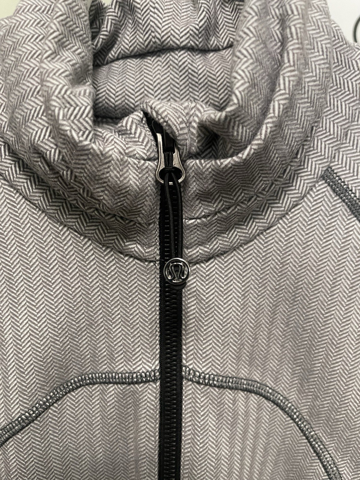 Lululemon Gray Herringbone Define Jacket Size 10 - image 2
